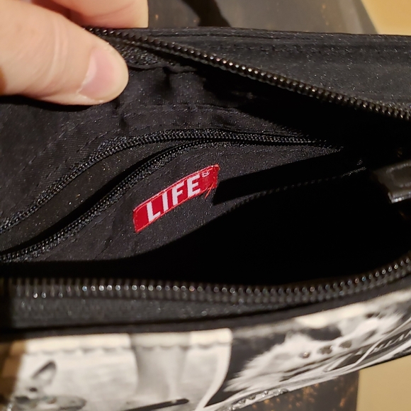 LIFE Dogs Purse - Picture 2 of 2
